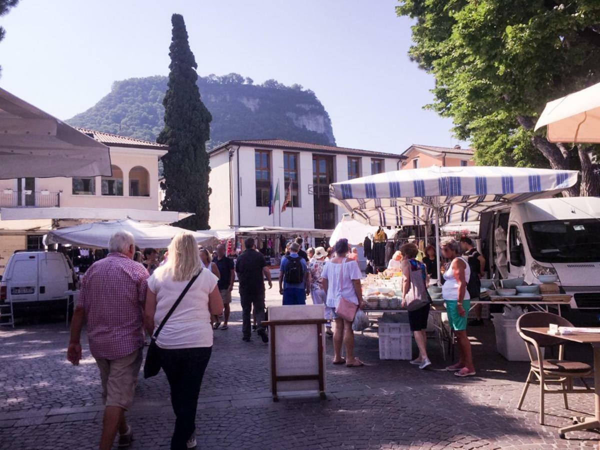 Appartamento Iris Garda  Bagian luar foto